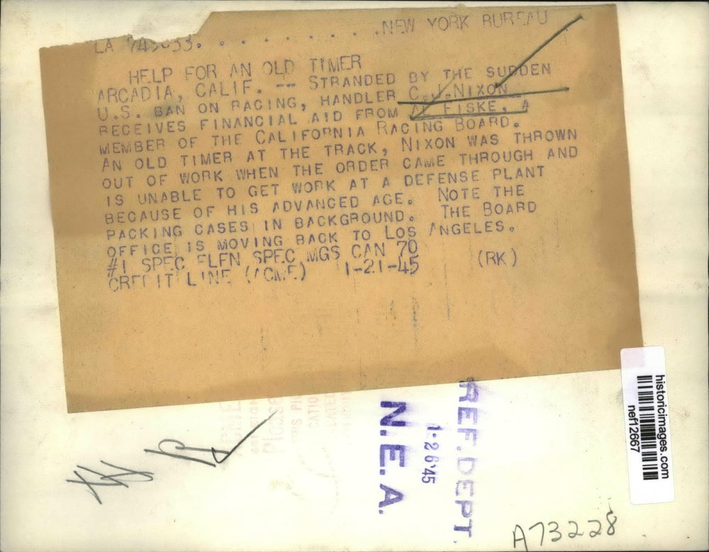 1945 Press Photo C.J. Nixon receives financial aid from Al Fiske - nef12667