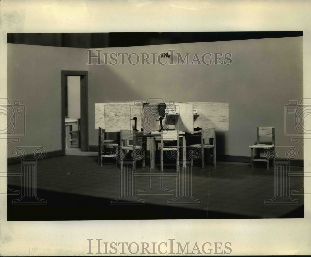 1942 Press Photo Close-Up Of The Model Control Center's Message Intake Room