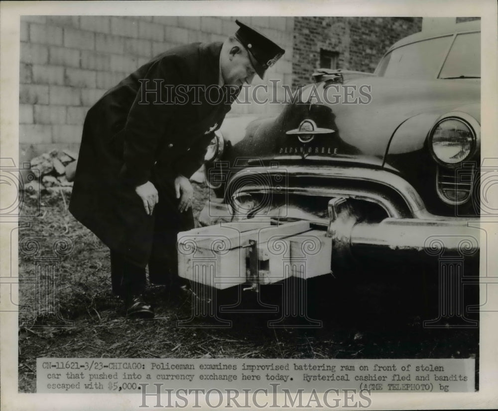 1951 Press Photo Police Examine Improvised Battering Ram Front of Stolen Car
