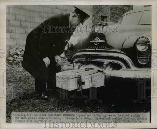 1951 Press Photo Police Examine Improvised Battering Ram Front of Stolen Car