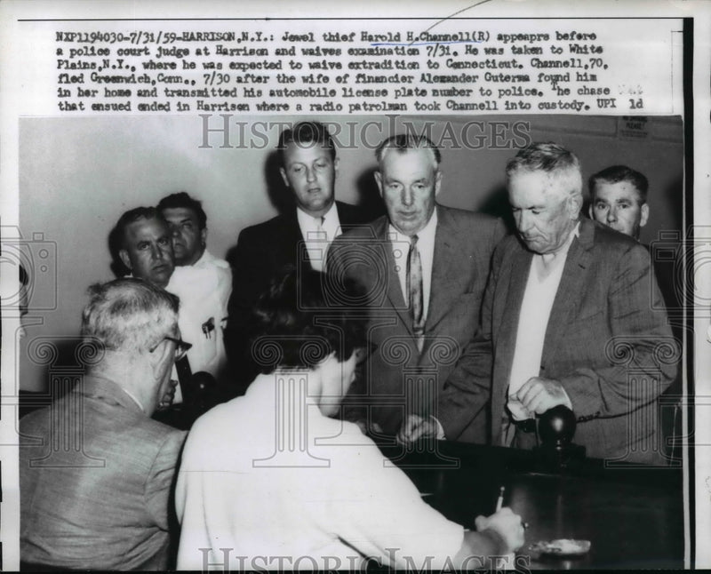 Load image into Gallery viewer, 1959 Press Photo Jewel Thief H. Channell Appears Before Judge Waives Extradition
