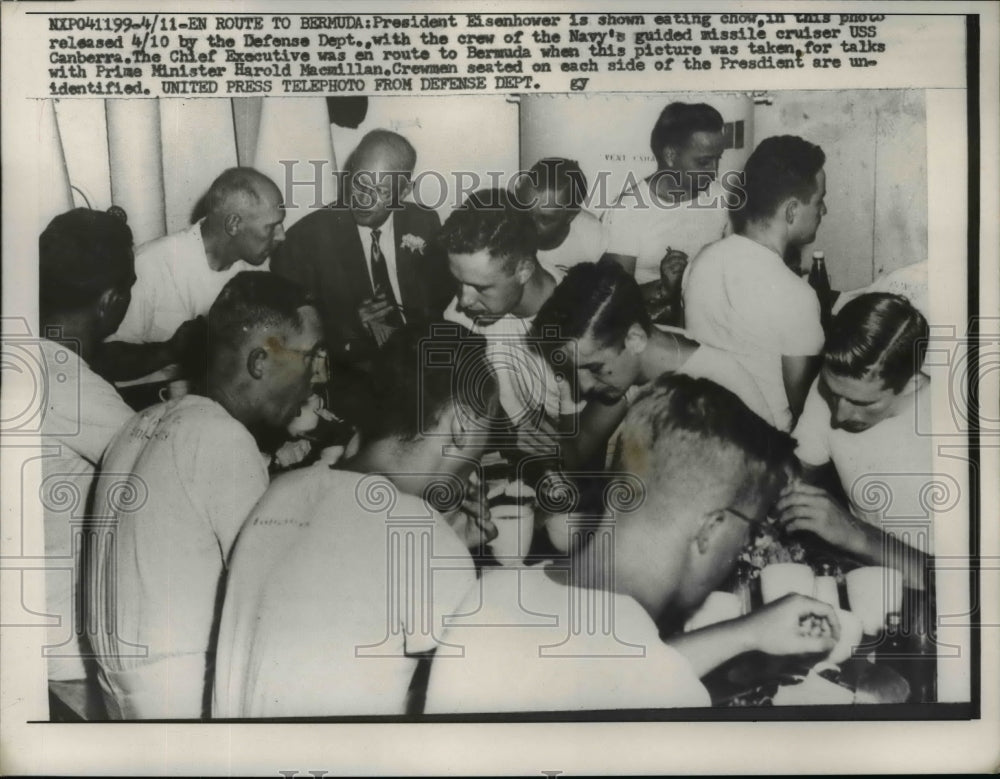 1957 Press Photo Pres.Dwight Eisenhower eating with the crew of Navy - nef12795