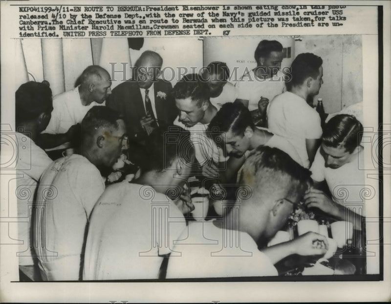 Load image into Gallery viewer, 1957 Press Photo Pres.Dwight Eisenhower eating with the crew of Navy - nef12795
