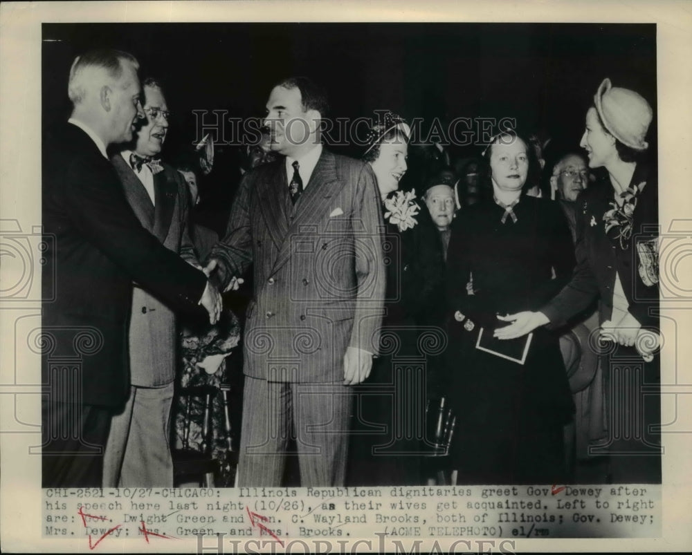 1948 Press Photo Republican dignitaries great Governor Dewey after speech