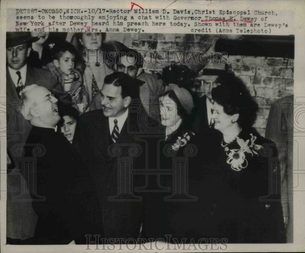 1948 Press Photo Davis enjoys a chat with Dewey after he hears him preach