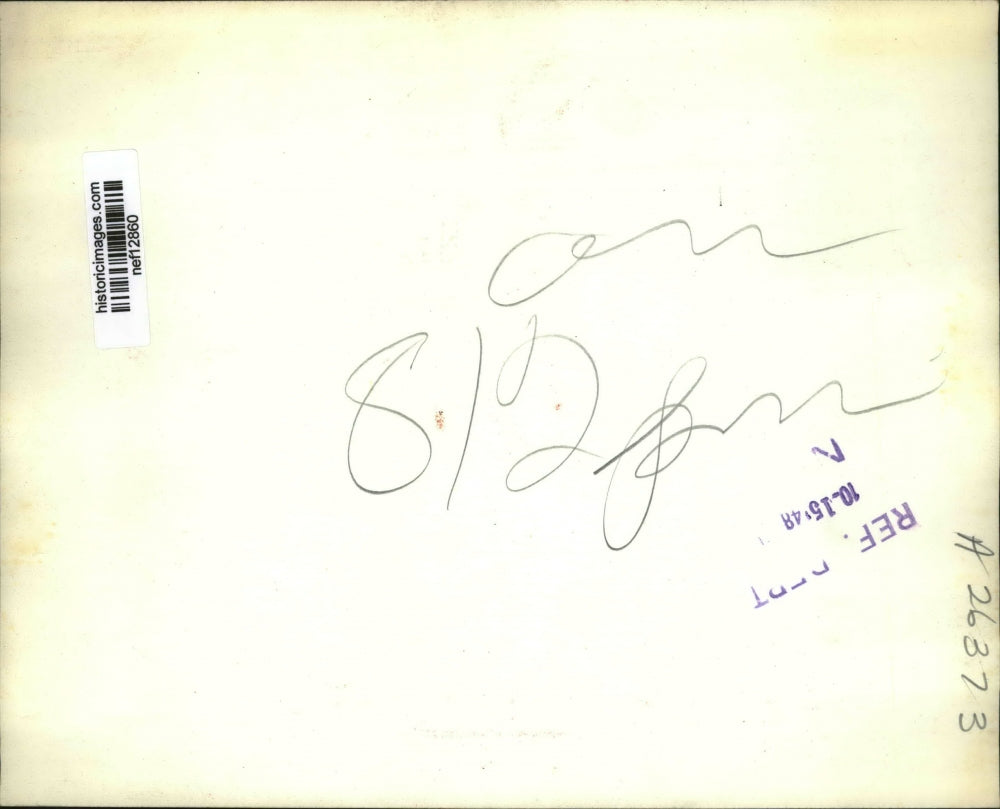 1948 Press Photo Girls of Polish-Am Congress Present Roses To Mr and Mrs Dewey