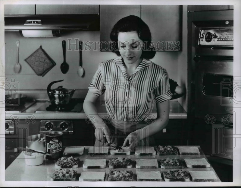 Load image into Gallery viewer, 1960 Press Photo For Big Group Picnics Sandwiches Can Be Prepared In Quantity
