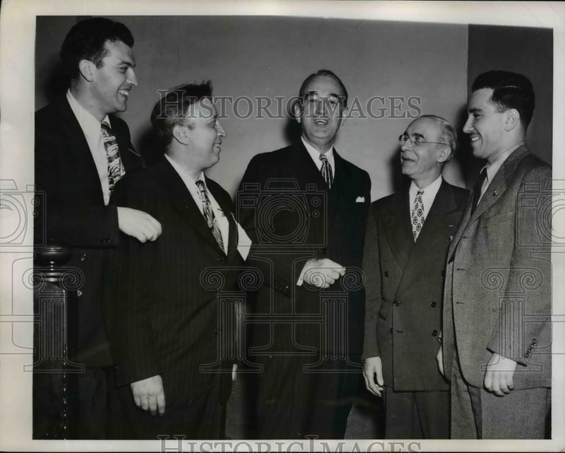 Load image into Gallery viewer, 1946 Press Photo Union council leaders called in protest of Navy Yard Layoffs
