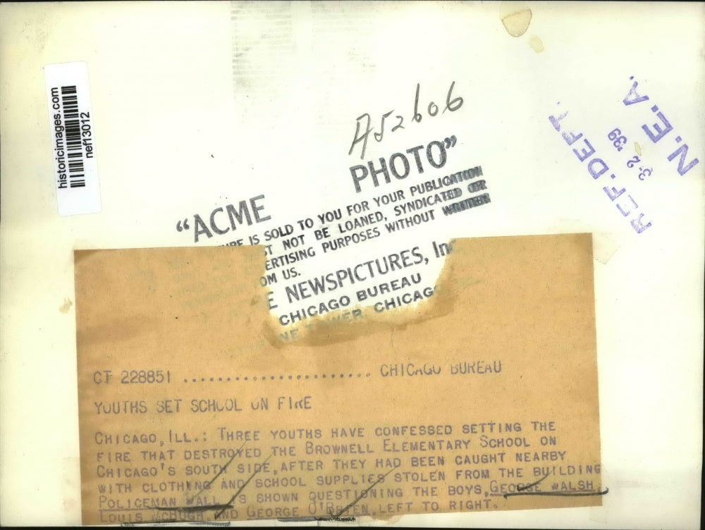 1939 Press Photo Policeman Wall questioning youth who set school on fire
