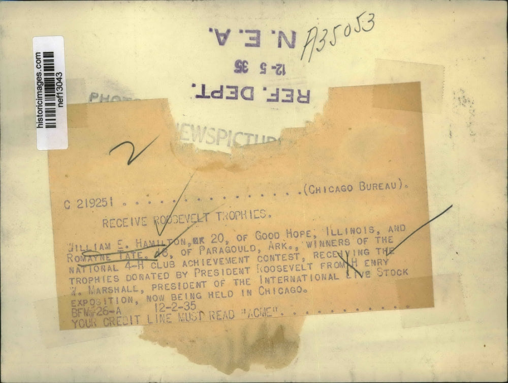 1935 Press Photo William E.Hamilton and Romayne Tate receive Roosevelt Trophies