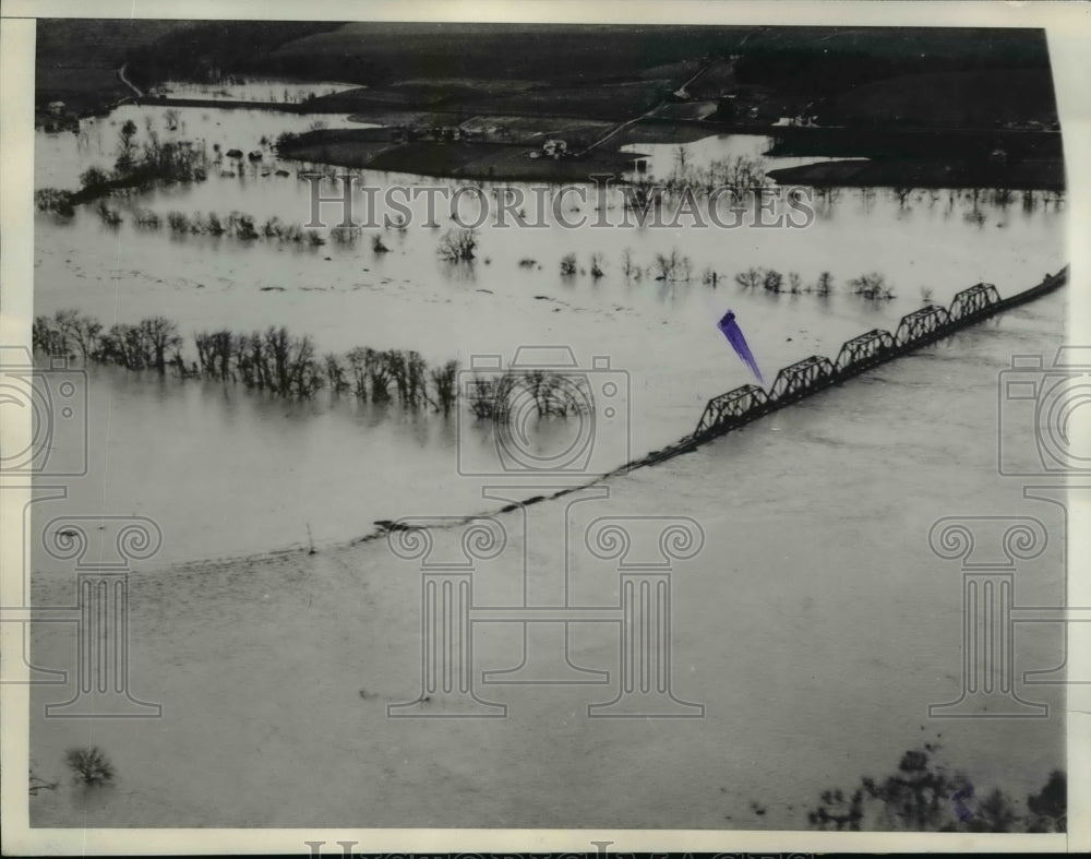 1936 Press Photo Railroad Bridge Washed Out At Cherry Run West Virginia By Flood