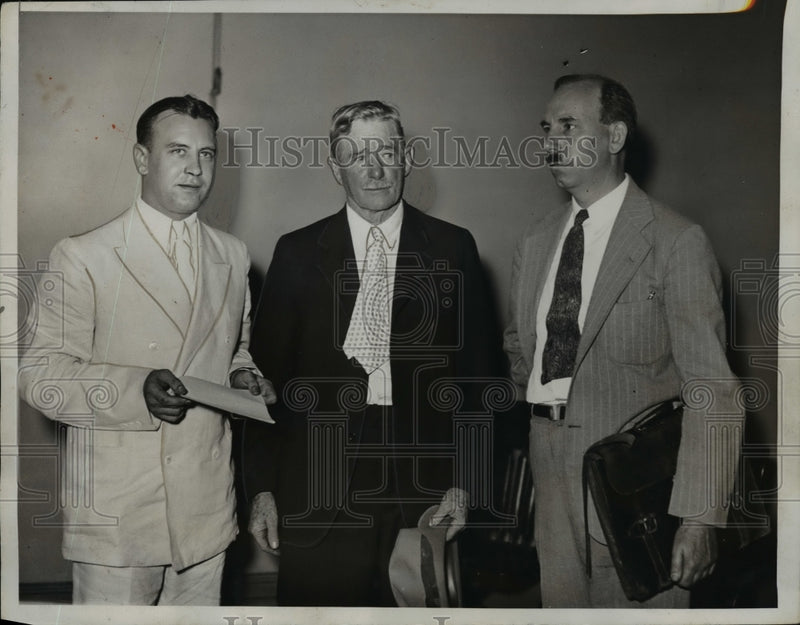 Load image into Gallery viewer, 1934 Press Photo A. Savage Under Indictment Charges For Threatening US President
