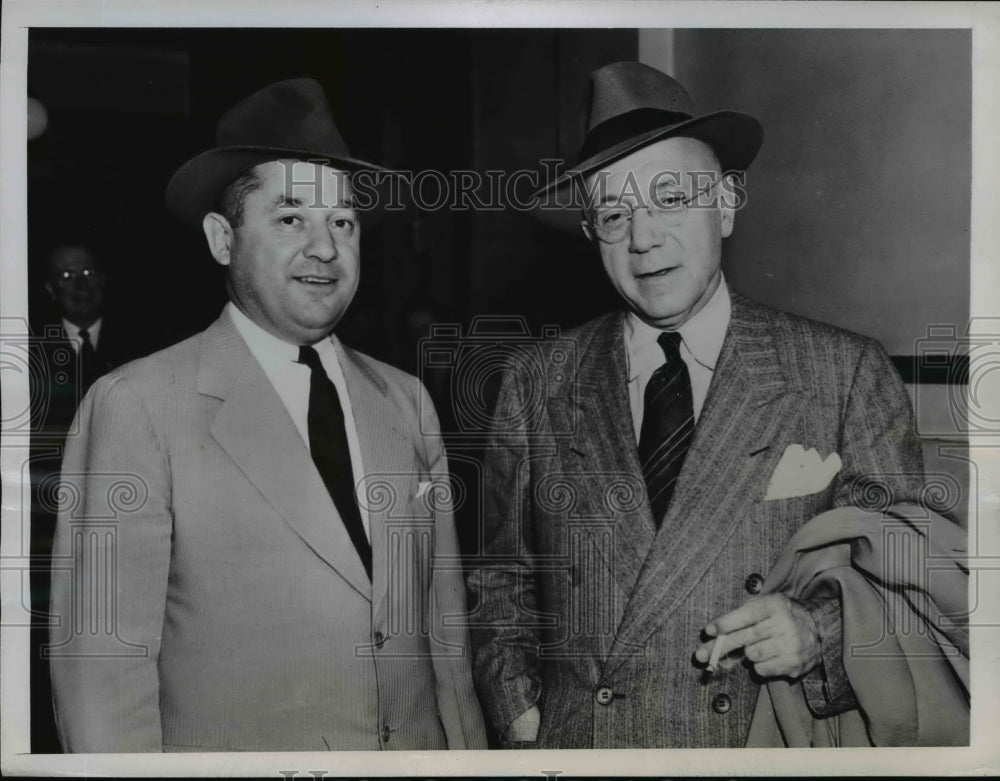 1945 Press Photo D.Johnson (L) Charged With Defrauding The U.S. - nef13076