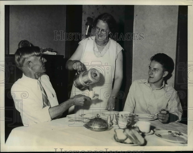 Load image into Gallery viewer, 1935 Press Photo Escaped Michigan State Prisoner Ralph Thompson, Out on Parole
