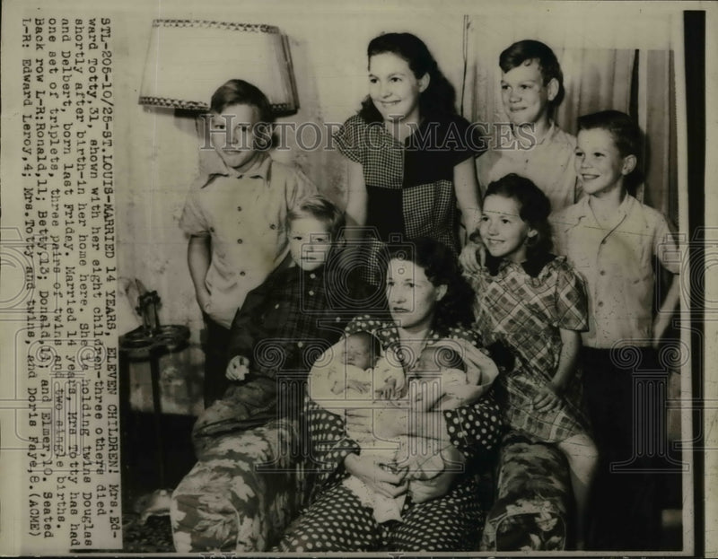 Load image into Gallery viewer, 1949 Press Photo Mrs. Edward Totty with 1 Set Triplets, 3 Sets Twins, St. Louis
