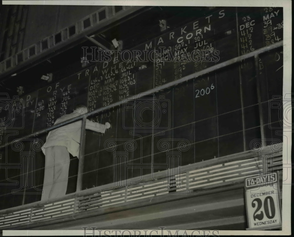1939 Press Photo Largest Grain Mart Is Seeing Wheat Soar Above a Dollar a Bushel
