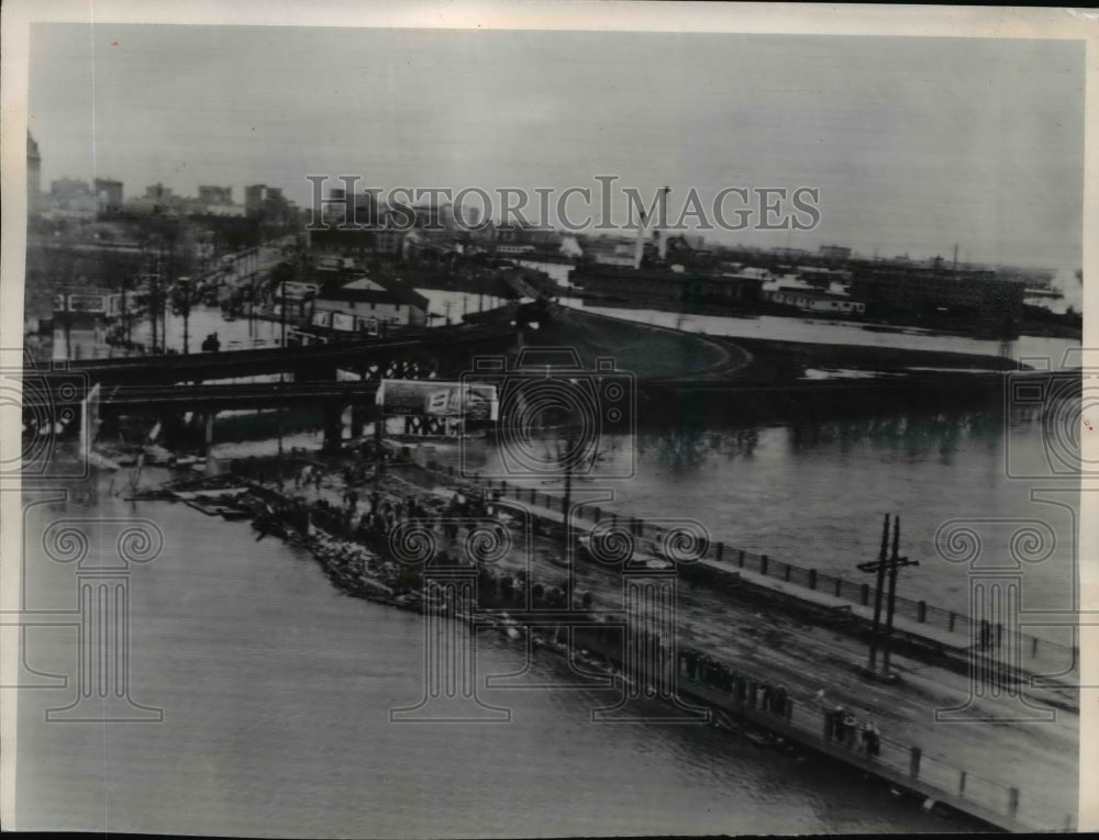 1950 Press Photo Winnipeg, Manitoba Red River Flooding - nef13132