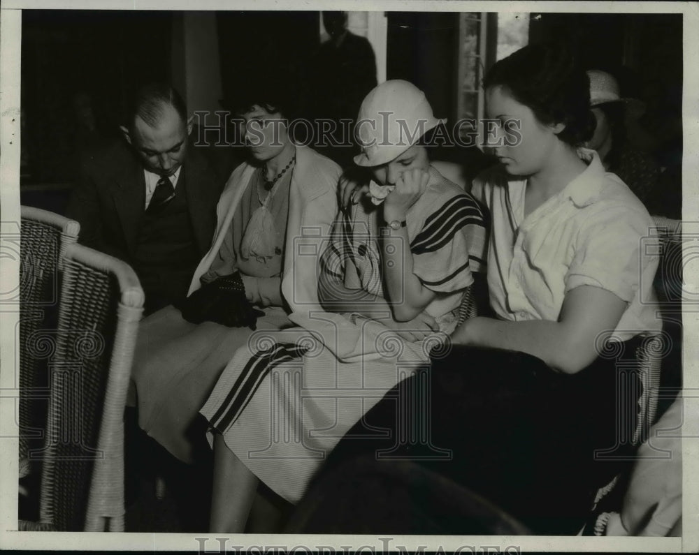 1934 Press Photo Relatives of Murder Victim Dorothy Smith at Monrovia Funeral