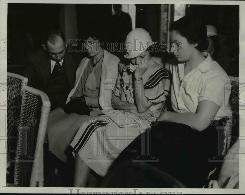 Load image into Gallery viewer, 1934 Press Photo Relatives of Murder Victim Dorothy Smith at Monrovia Funeral
