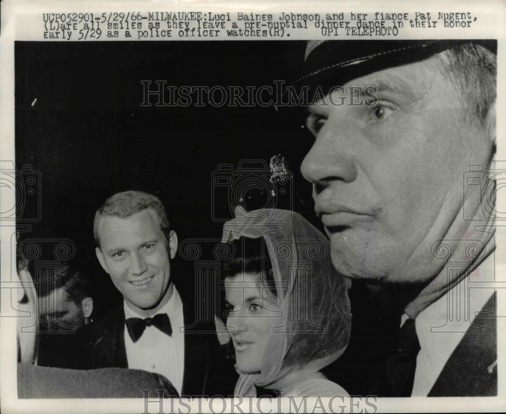 1966 Press Photo Luci Baines Johnson & Pat Nugent at Milwaukee Dinner Dance