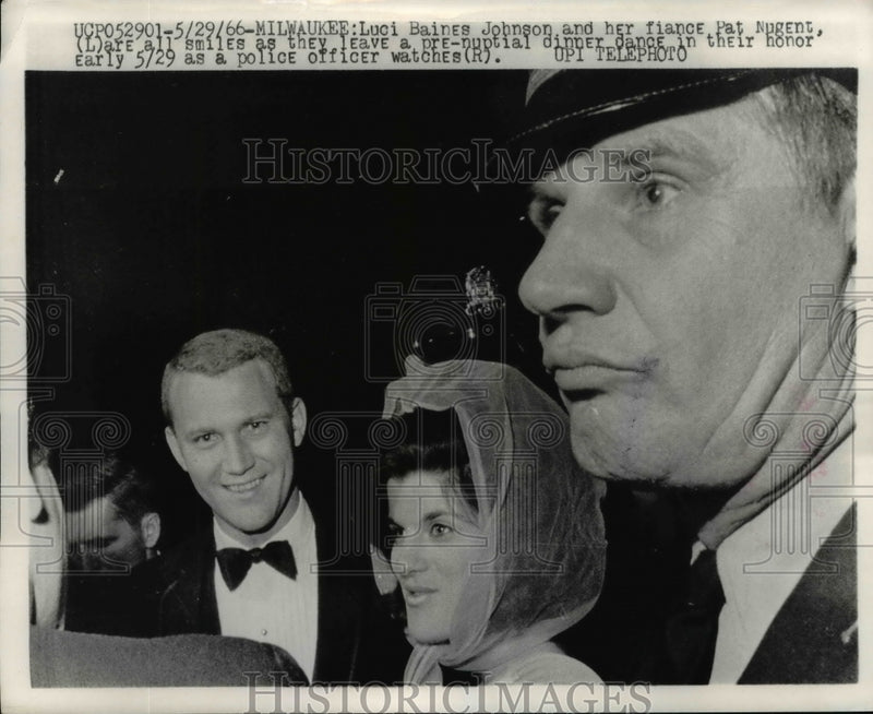 Load image into Gallery viewer, 1966 Press Photo Luci Baines Johnson &amp; Pat Nugent at Milwaukee Dinner Dance
