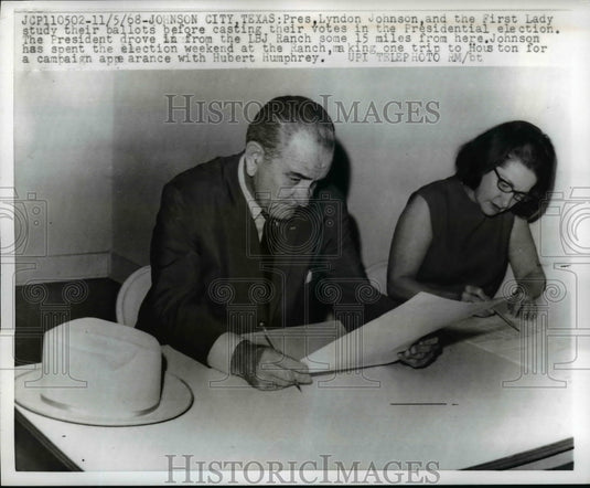 1968 Press Photo Lyndon B. Johnson & Lady Bird Study Ballots in Johnson City