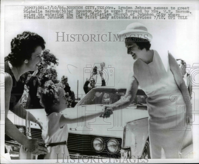 Load image into Gallery viewer, 1966 Press Photo Lady Bird Johnson Shaking Hands at First Christian Church Texas
