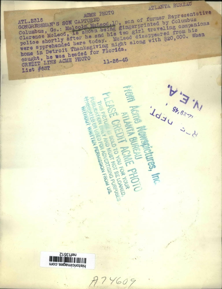 1945 Press Photo Malcolm McLeod being fingerprinted by Columbus police