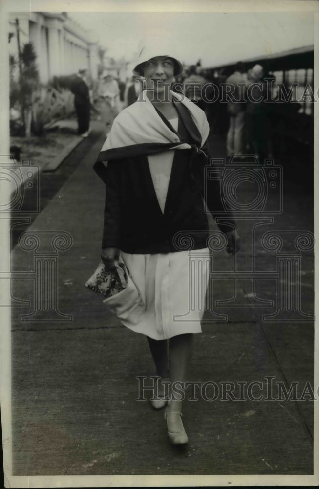 1929 Press Photo Miss L. Metcalft of MS Vacations at Palm Beach Florida