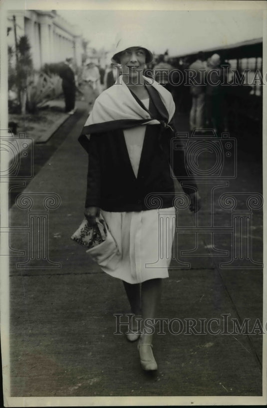 1929 Press Photo Miss L. Metcalft of MS Vacations at Palm Beach Florida