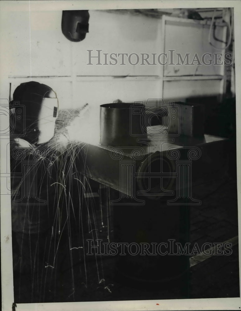 1939 Press Photo Round Stove Factory - nef13610