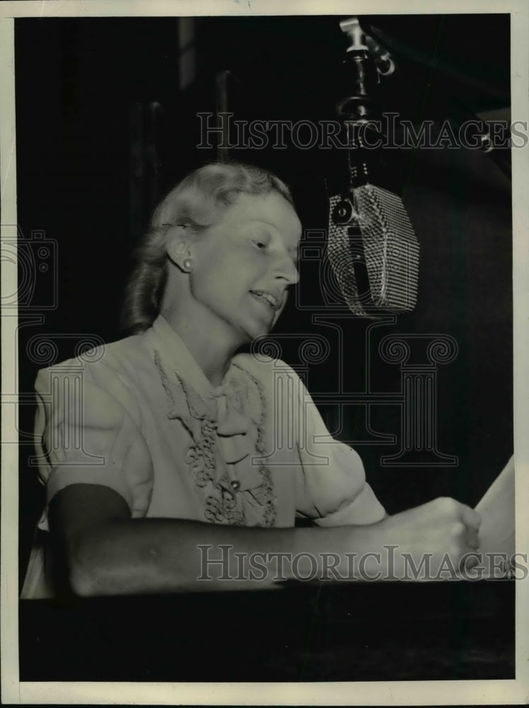 Load image into Gallery viewer, 1938 Press Photo Instructor L. Yirava At Microphone Broadcasts Geography Lesson
