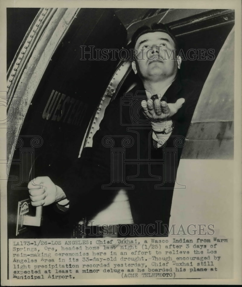 Load image into Gallery viewer, 1948 Press Photo A Wasco Indian Heads Home After 3-Days of Rain Making Ceremony
