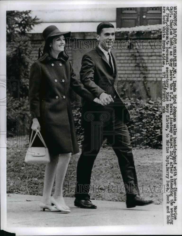 Load image into Gallery viewer, 1967 Press Photo Lynda Bird Johnson &amp; Charles Robb Leaving Mary Slater Wedding
