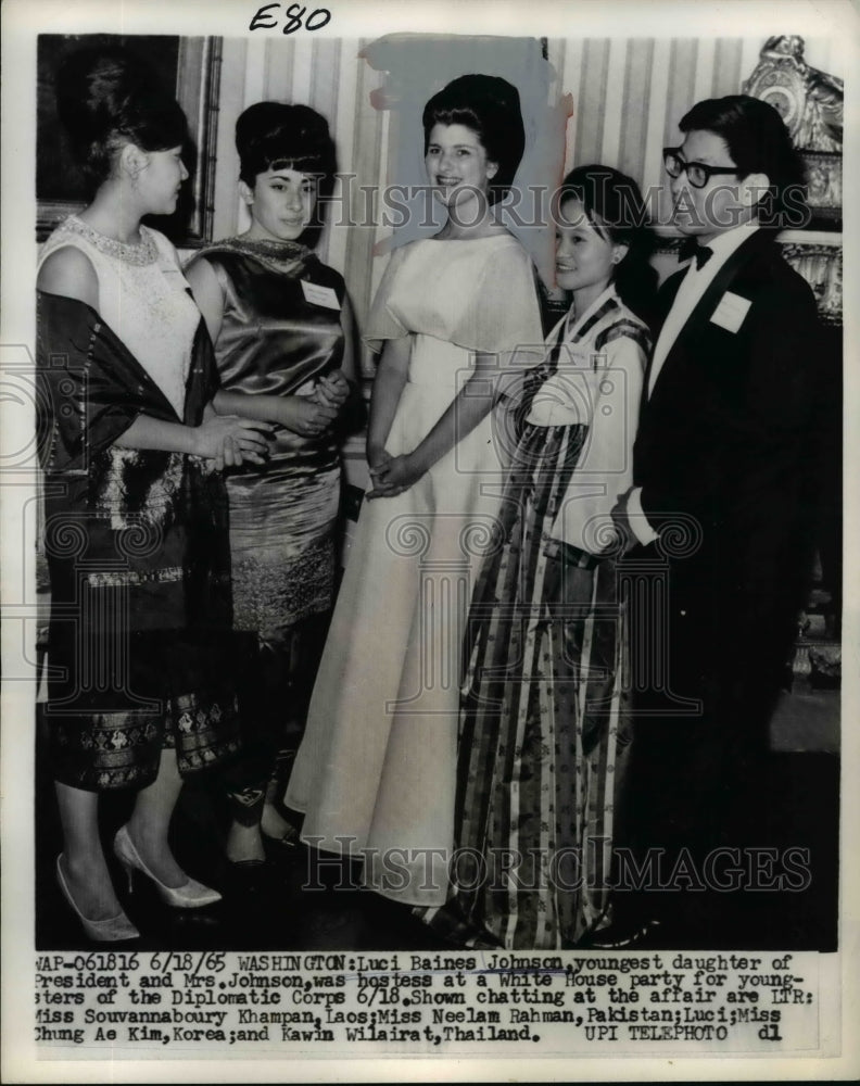 Load image into Gallery viewer, 1965 Press Photo Luci Baines Johnson at Diplomatic Corps White House Party
