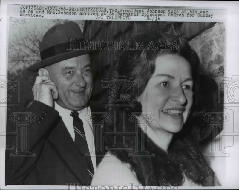 Load image into Gallery viewer, 1966 Press Photo Pres.and Mrs.Lyndon Johnson arrives at St.Barnabas Espscopal
