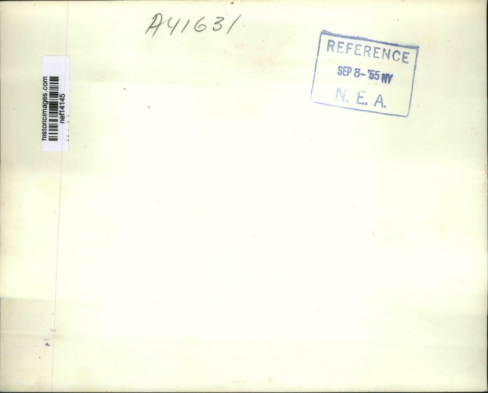 1955 Press Photo Sen Demo Leader & Wife Board Plane For "Rocking Chair" Vacation