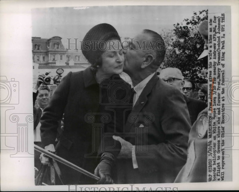 Load image into Gallery viewer, 1964 Press Photo Pres Johnson Bids Farewell To Wife As She Leaves For Greece
