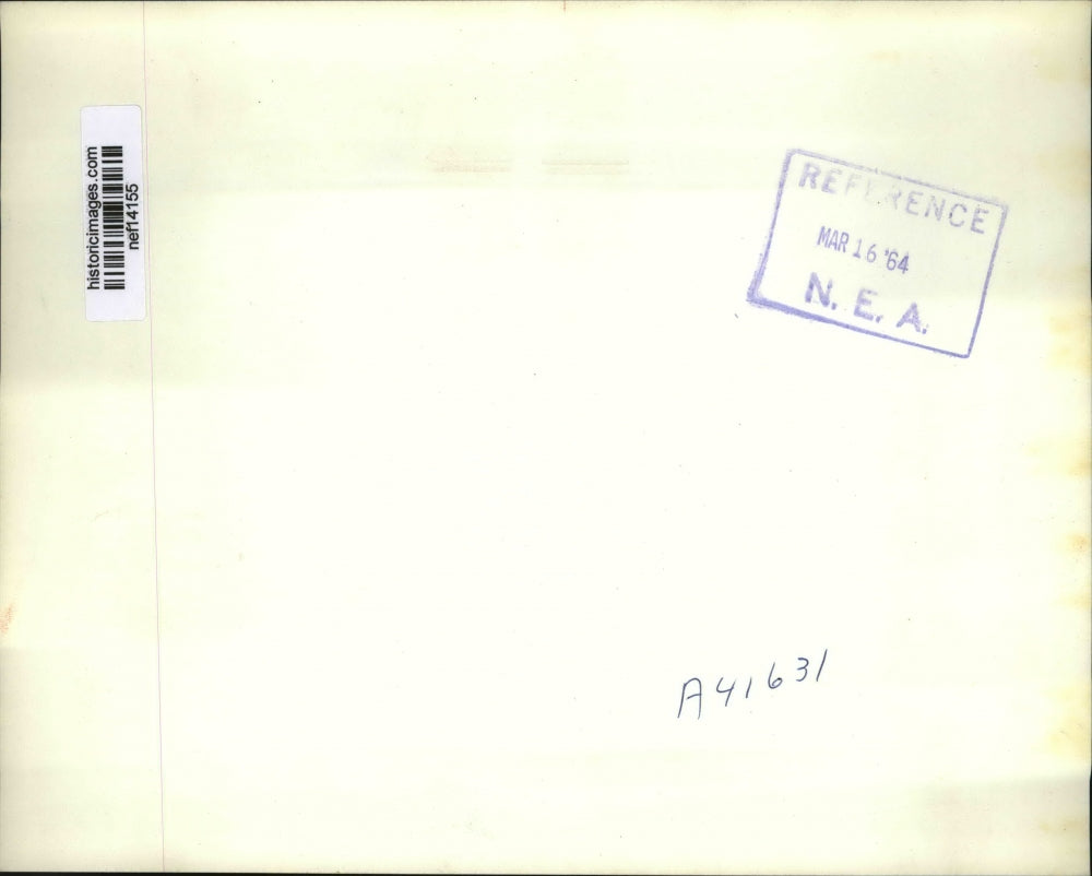 1964 Press Photo Pres Johnson Bids Farewell To Wife As She Leaves For Greece