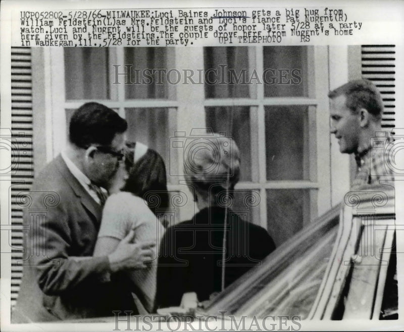 Load image into Gallery viewer, 1966 Press Photo Luci Johnson Gets Hug From William Feldstein - nef14180
