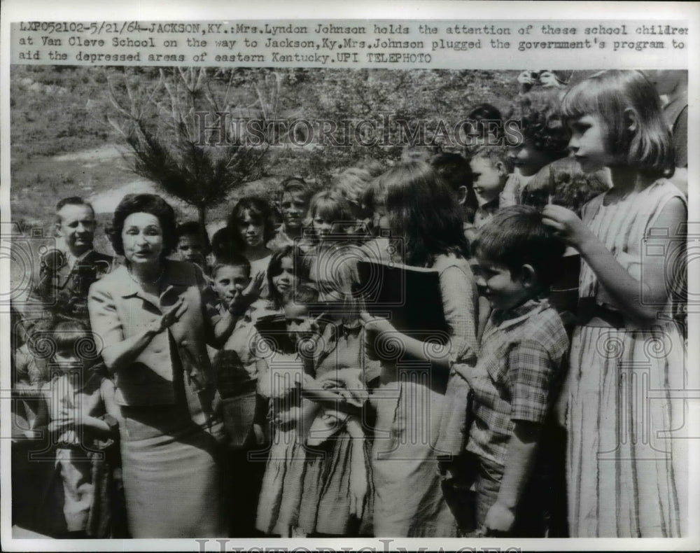 1964 Press Photo Lady Bird Johnson at Van Cleve School, Jackson, Kentucky