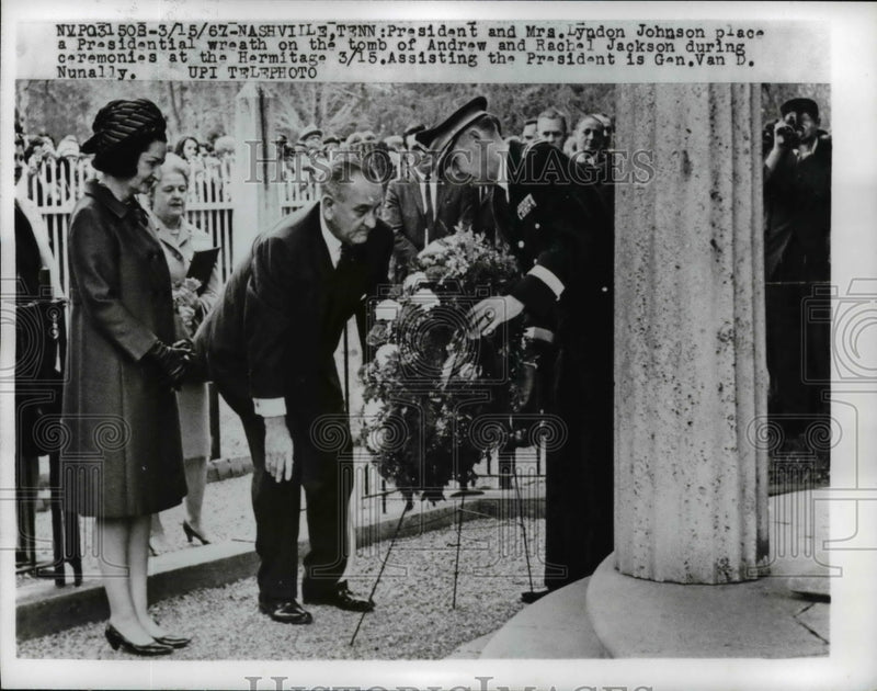 Load image into Gallery viewer, 1967 Press Photo President Lyndon B. Johnson &amp; Lady Bird at Hermitage Ceremony
