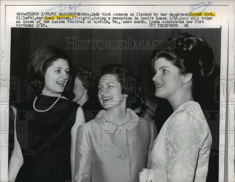 Load image into Gallery viewer, 1965 Press Photo Lady Bird Johnson &amp; Daughters at Washington Reception
