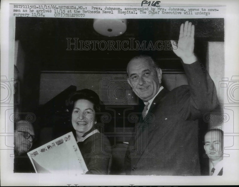 Load image into Gallery viewer, 1966 Press Photo President Lyndon B. Johnson &amp; Lady Bird at Bethesda Hospital
