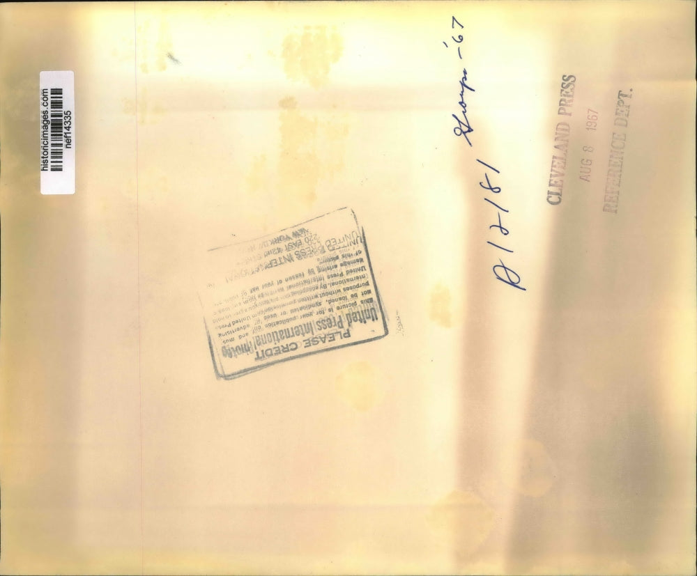 1967 Press Photo D. Belote Amazed White House Guides By Calling The Roll of Pres