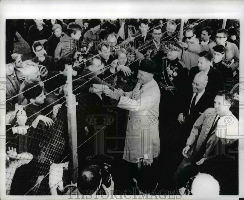 Load image into Gallery viewer, 1966 Press Photo Lyndon B. Johnson Shakes Hands with New Zealanders - nef14358
