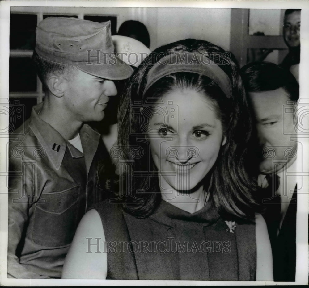 1968 Press Photo Lynda Bird Johnson Arrives at Norton Air Force Base, California