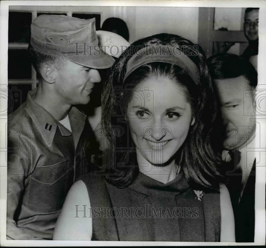 1968 Press Photo Lynda Bird Johnson Arrives at Norton Air Force Base, California