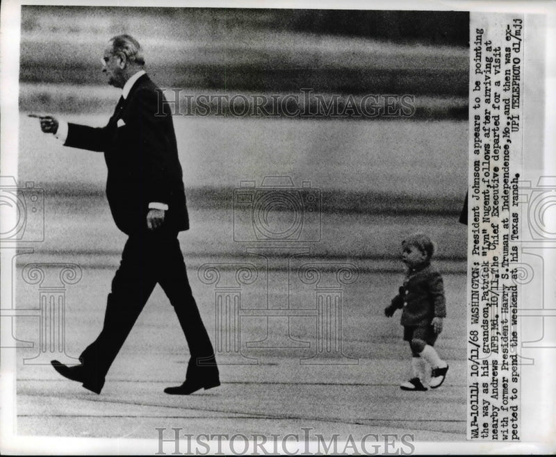 Load image into Gallery viewer, 1968 Press Photo Pres. Lyndon Johnson followed by grandson Patrick Nugent
