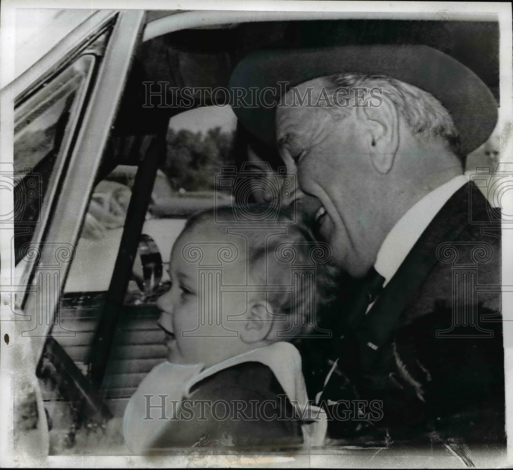 1960 Press Photo Pres. Lyndon Johnson and Grandson Patrick Lyndon Johnson